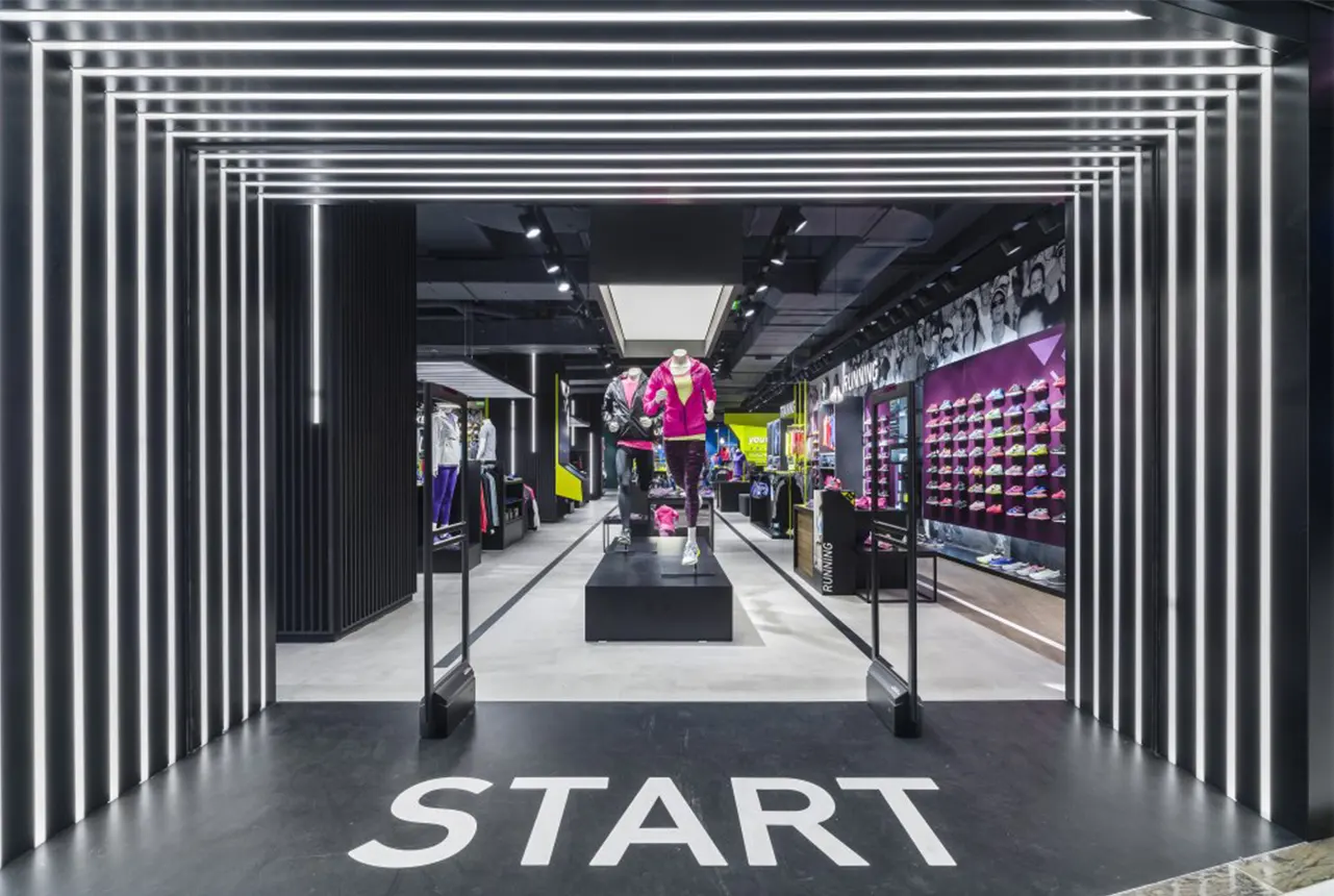 طراحی دکوراسیون فروشگاه ورزشی