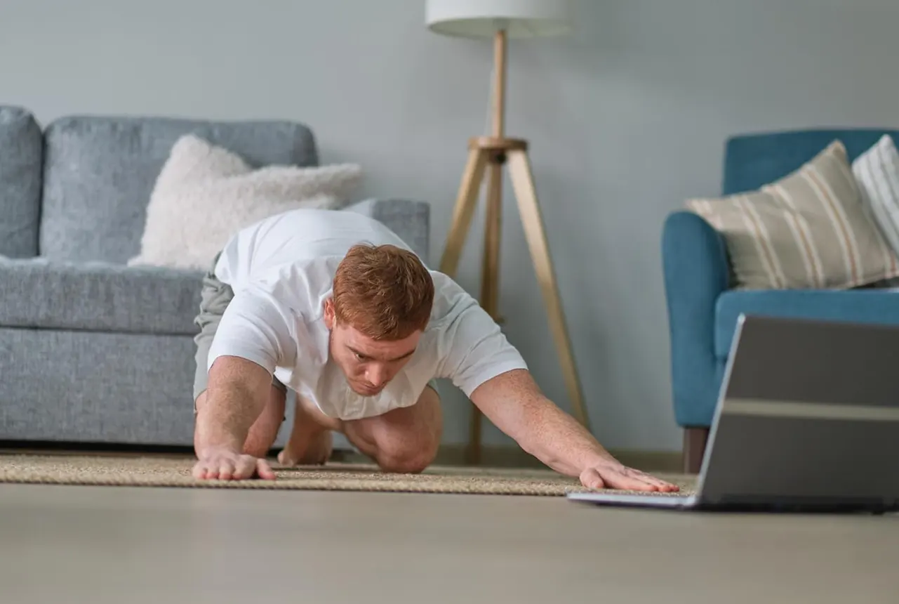 ورزش صبحگاهی در خانه